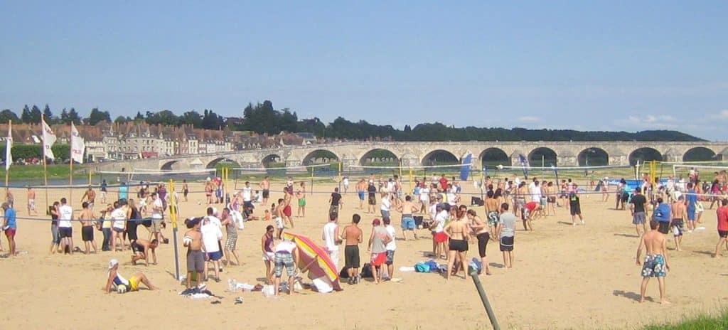 Plage du camping proche de Guédelon - Camping Touristique de Gien