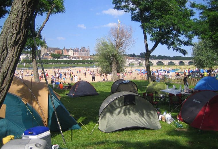 Emplacement avec vue sur la Loire - Camping proche de Guédelon - Touristique de Gien