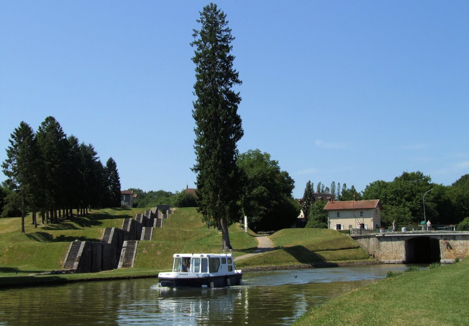 Canal de Briare proche du camping Touristique de Gien