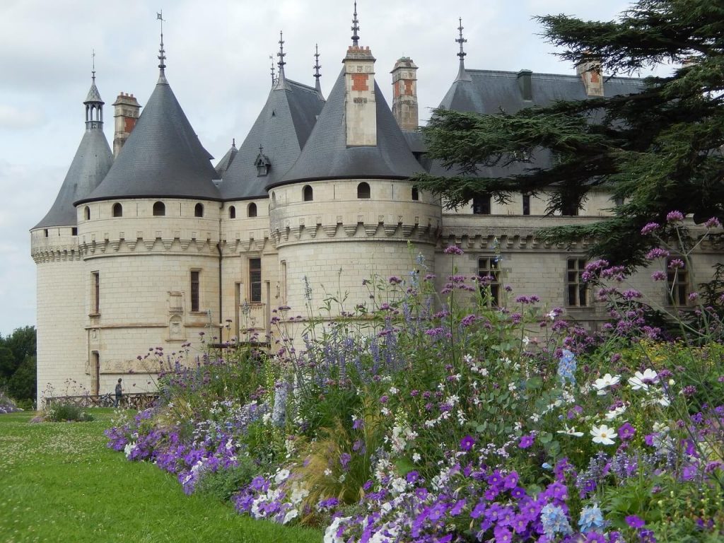 Château de Sully-sur-Loire, proche de notre camping Touristique de Gien