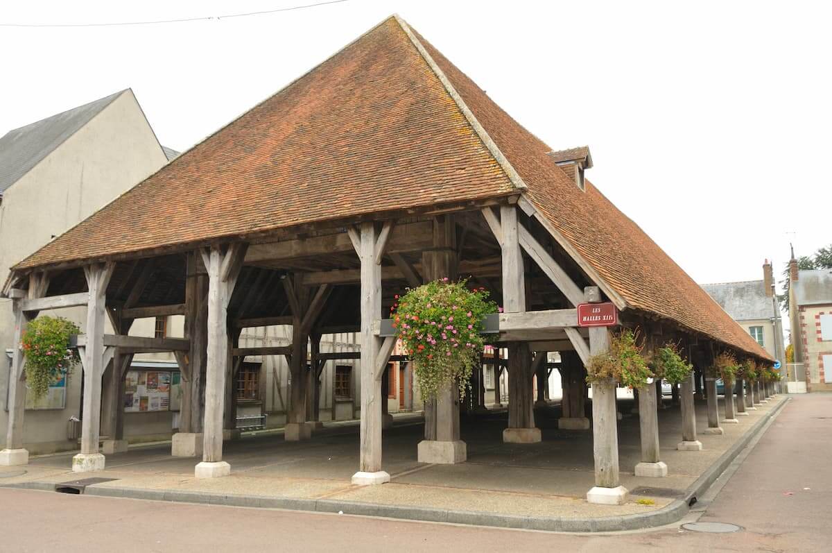 Halles de Lorris à proximité du camping Touristique de Gien