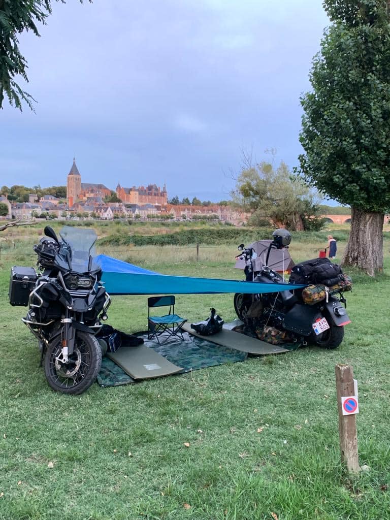 Emplacement de moto du camping à Gien dans le Loiret