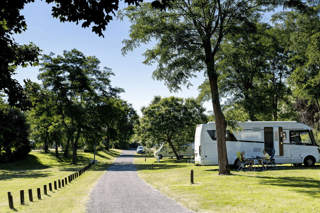Allée du camping à Gien dans le Loiret